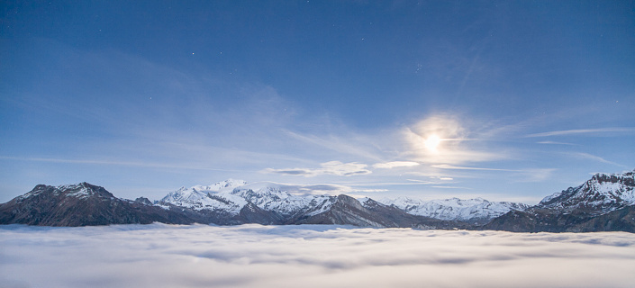 Mont-Blanc et mer de nuage au clair de lune - Savoie, France