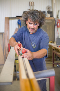 L'armateur Pascal Lavarello, dans son atelier au Bouvray, au bord du lac Léman. Suisse